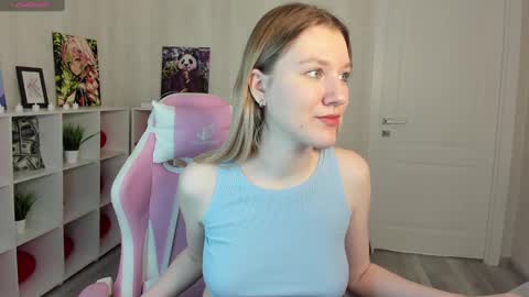 melissa_moooree online show from March 11, 8:20 am