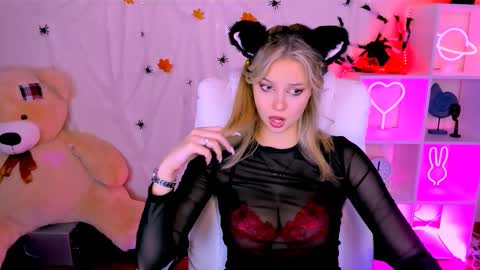 Melissa online show from October 31, 1:01 pm