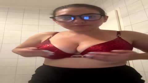 Snapshot of melissaa2525 chatting on July 19, 8:34 pm Naughty Melly online show from July 19, 8:34 pm