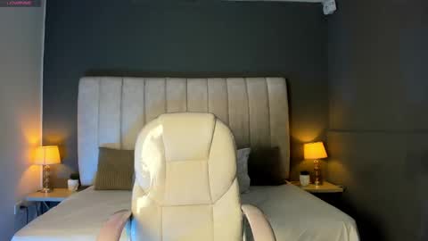 M E L I S S A  online show from March 10, 12:04 pm