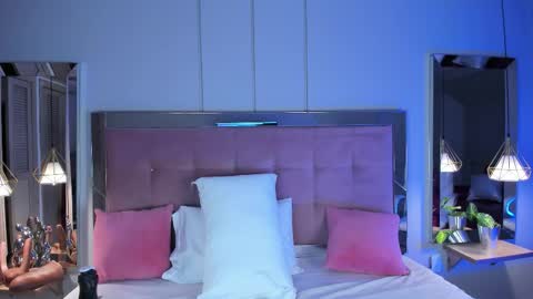 M E L I S S A  online show from November 24, 12:05 pm