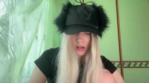 cutebutnyet online show from April 18, 10:19 am