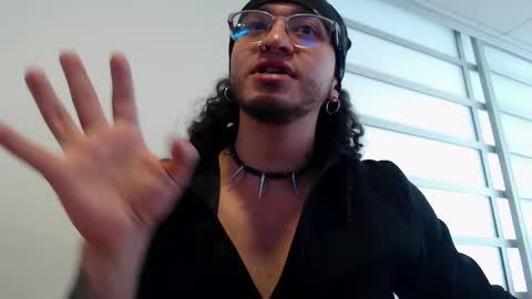 Melkkor Independient Model online show from January 17, 6:00 pm