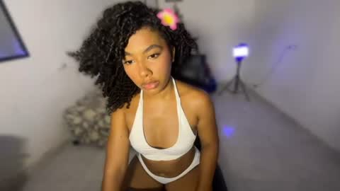 Snapshot of mell_rossi chatting on June 14, 9:17 pm mell_rossi online show from June 14, 9:17 pm