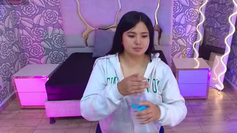 Snapshot of mellani_tay chatting on February 2, 3:21 am Mellani  online show from February 2, 3:21 am
