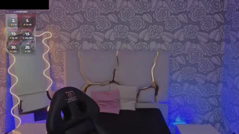 Snapshot of mellani_tay chatting on September 15, 3:17 am Mellani  online show from September 15, 3:17 am