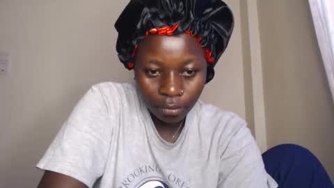 Snapshot of mellanin_pretty_ chatting on April 30, 6:42 am . online show from April 30, 6:42 am