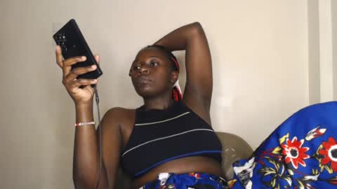 Snapshot of mellanin_pretty_ chatting on July 5, 7:21 pm . online show from July 5, 7:21 pm