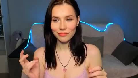 mellhyees online show from February 27, 6:19 pm