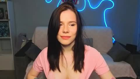 mellhyees online show from March 11, 5:19 pm