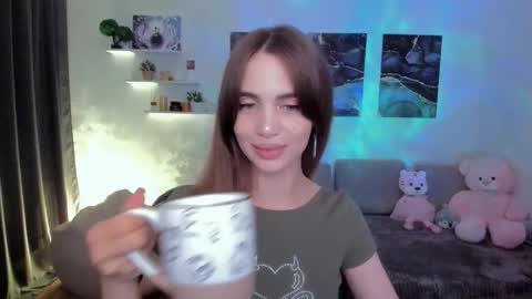 Tessa online show from September 19, 9:15 pm