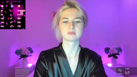 Snapshot of mellina_tey chatting on February 17, 9:41 pm Mellina online show from February 17, 9:41 pm