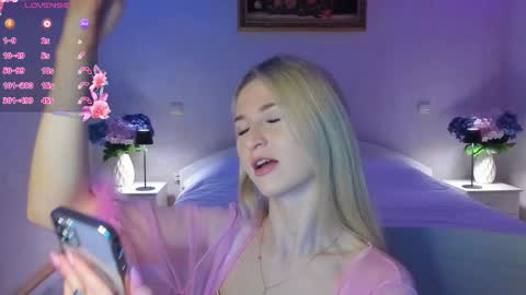 Mellina online show from March 4, 8:37 pm