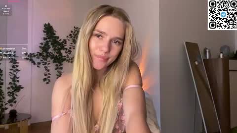 Snapshot of mellisssa_xo chatting on July 28, 4:39 pm lily Alice online show from July 28, 4:39 pm