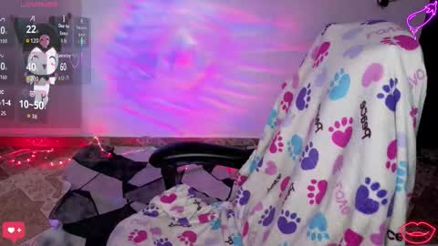 Snapshot of mellody_gho chatting on February 4, 2:01 pm mellody online show from February 4, 2:01 pm