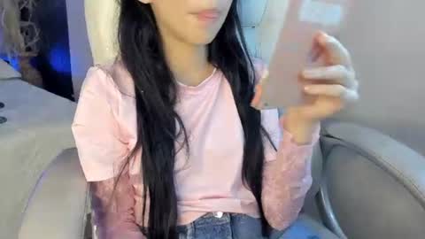 Snapshot of mellove_ chatting on August 8, 4:36 am Mel online show from August 8, 4:36 am