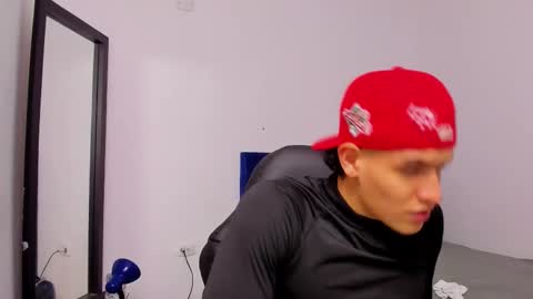 Snapshot of mellow_cole chatting on November 4, 10:42 pm Mellow Baby online show from November 4, 10:42 pm