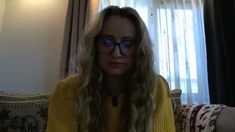 Melly online show from October 31, 7:20 am