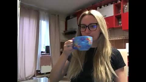 Melly online show from February 12, 8:42 am