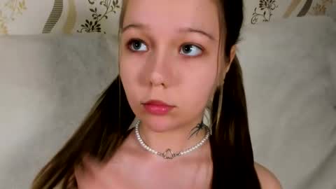 MelMooon online show from February 14, 9:44 pm