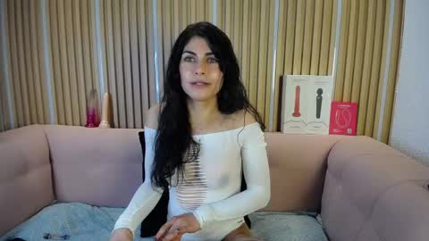 Snapshot of melodiroux_ chatting on April 28, 2:55 pm Melodi online show from April 28, 2:55 pm