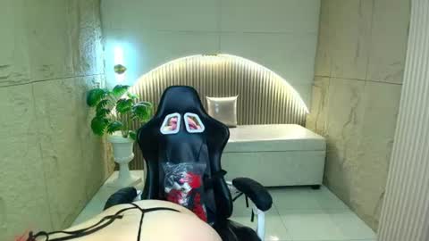 Snapshot of melody_clum chatting on June 24, 1:48 am melody_clum online show from June 24, 1:48 am