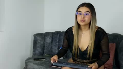 Snapshot of melody_fire11 chatting on June 20, 4:37 am melody_fire11 online show from June 20, 4:37 am