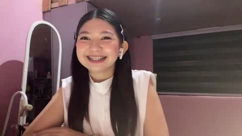 Snapshot of melodygrueber chatting on March 27, 2:39 am Bella online show from March 27, 2:39 am