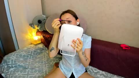Snapshot of melodyoflovee chatting on May 30, 3:25 am Kaylie online show from May 30, 3:25 am