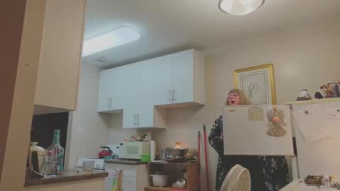 Melody online show from February 8, 8:45 pm