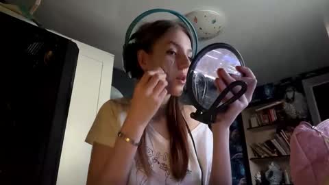 Snapshot of melonygriffen chatting on September 17, 12:29 pm Hi Im Aria 18 years old online show from September 17, 12:29 pm