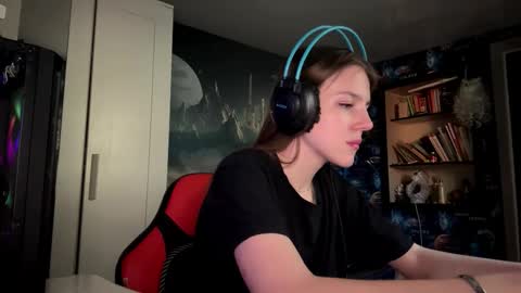 Snapshot of melonygriffen chatting on September 22, 12:07 pm Hi Im Aria 18 years old online show from September 22, 12:07 pm