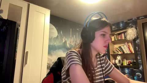 Snapshot of melonygriffen chatting on September 27, 3:17 pm Hi Im Aria 18 years old online show from September 27, 3:17 pm