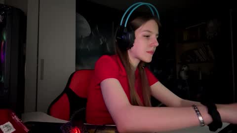 Snapshot of melonygriffen chatting on October 5, 12:14 pm Hi Im Aria 18 years old online show from October 5, 12:14 pm