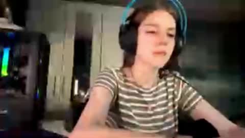 Snapshot of melonygriffen chatting on October 8, 6:22 am Hi Im Aria 18 years old online show from October 8, 6:22 am