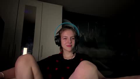 Snapshot of melonygriffen chatting on October 9, 12:25 pm Hi Im Aria 18 years old online show from October 9, 12:25 pm