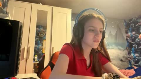 Snapshot of melonygriffen chatting on October 16, 12:39 pm Hi Im Aria 18 years old online show from October 16, 12:39 pm