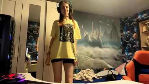 Snapshot of melonygriffen chatting on October 20, 12:16 pm Hi Im Aria 18 years old online show from October 20, 12:16 pm