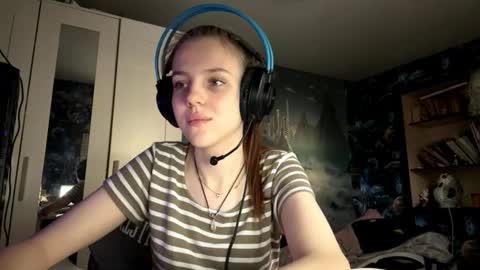 Snapshot of melonygriffen chatting on October 22, 12:27 pm Hi Im Aria 18 years old online show from October 22, 12:27 pm