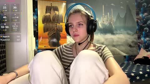 Hi Im Aria 18 years old online show from November 27, 1:24 pm