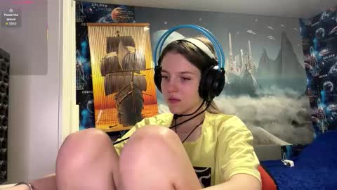 Hi Im Aria 18 years old online show from December 15, 3:38 pm