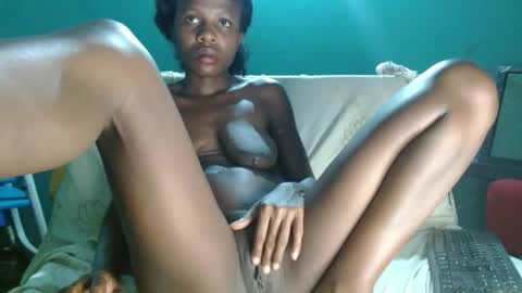 Snapshot of mely1002 chatting on February 11, 7:57 am mely tomson online show from February 11, 7:57 am