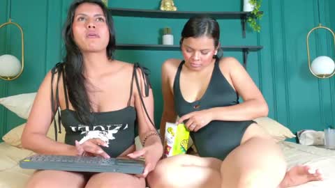Snapshot of melydoll_ chatting on May 15, 7:10 pm Maelly online show from May 15, 7:10 pm