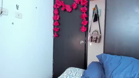 Snapshot of mensia_hernandez chatting on July 7, 1:04 pm Princess Mensia online show from July 7, 1:04 pm