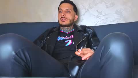 Snapshot of mentoxxl chatting on November 9, 4:38 pm Fallow my ONLYFANS for xxx daily online show from November 9, 4:38 pm