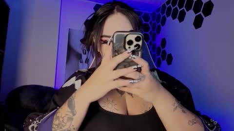 Snapshot of meow_boo chatting on February 27, 5:13 pm Aruz online show from February 27, 5:13 pm