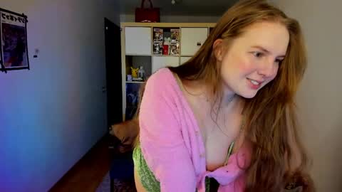 Snapshot of meow_k1tty chatting on April 23, 2:57 am Flora Next stream November 17th at 6 GMT online show from April 23, 2:57 am