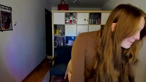 Snapshot of meow_k1tty chatting on April 28, 4:39 am Flora Next stream November 17th at 6 GMT online show from April 28, 4:39 am