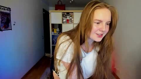 Snapshot of meow_k1tty chatting on May 4, 5:47 am Flora Next stream November 17th at 6 GMT online show from May 4, 5:47 am
