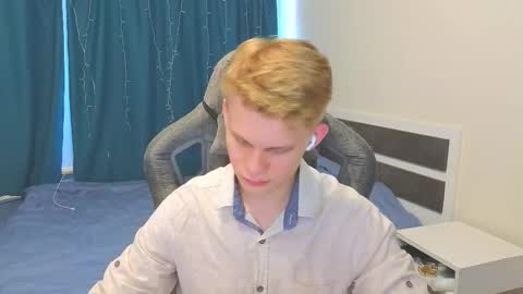 Snapshot of meow_mickey chatting on September 9, 10:04 am Mickey online show from September 9, 10:04 am